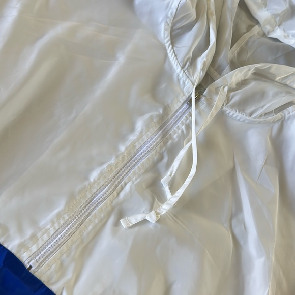 Coca-Cola Women or men
Windbreaker Jacket Size 2XL
Lightweight Pullover hood - Picture 6 of 15